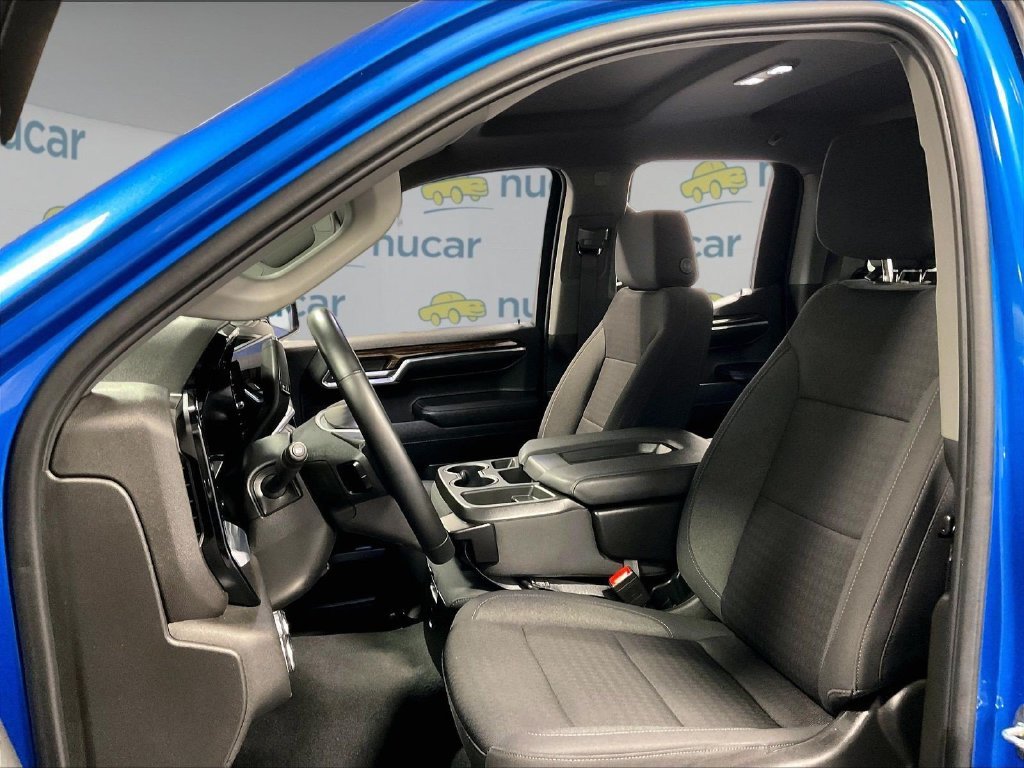 Used 2023 Blue GMC Elevation image 10