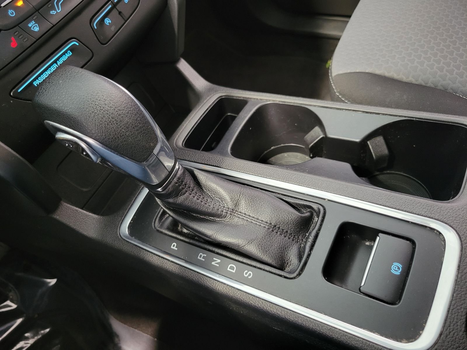 Used 2018 Blue Ford SE image 23