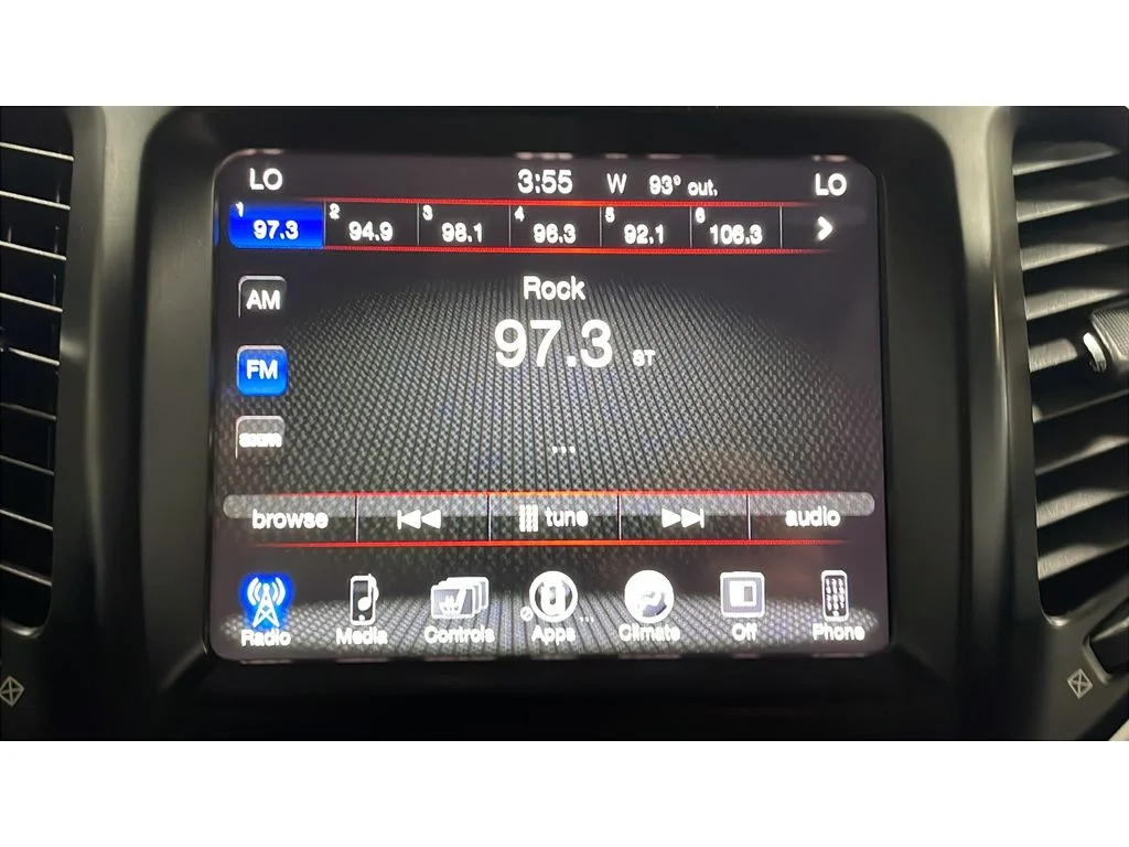 Used 2016 Bright White Clearcoat Jeep Trailhawk image 13