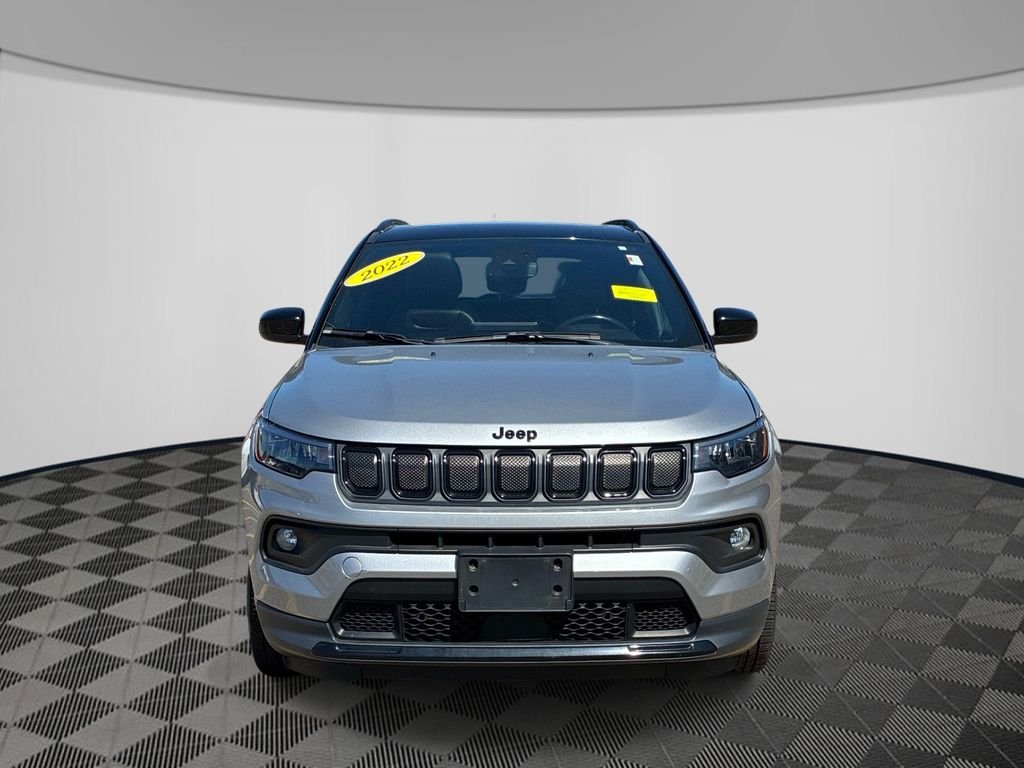 Used 2022 Silver Jeep Latitude image 2