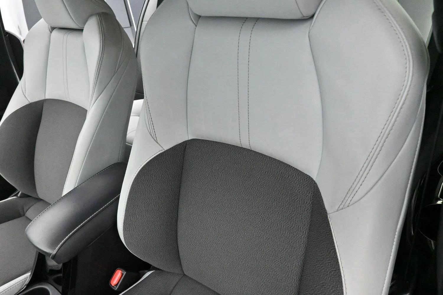 Used 2024 Ice Cap Toyota XSE image 14