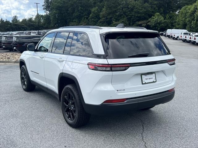 New 2026 Bright White Clear-Coat Exterior Paint Jeep Laredo image 32