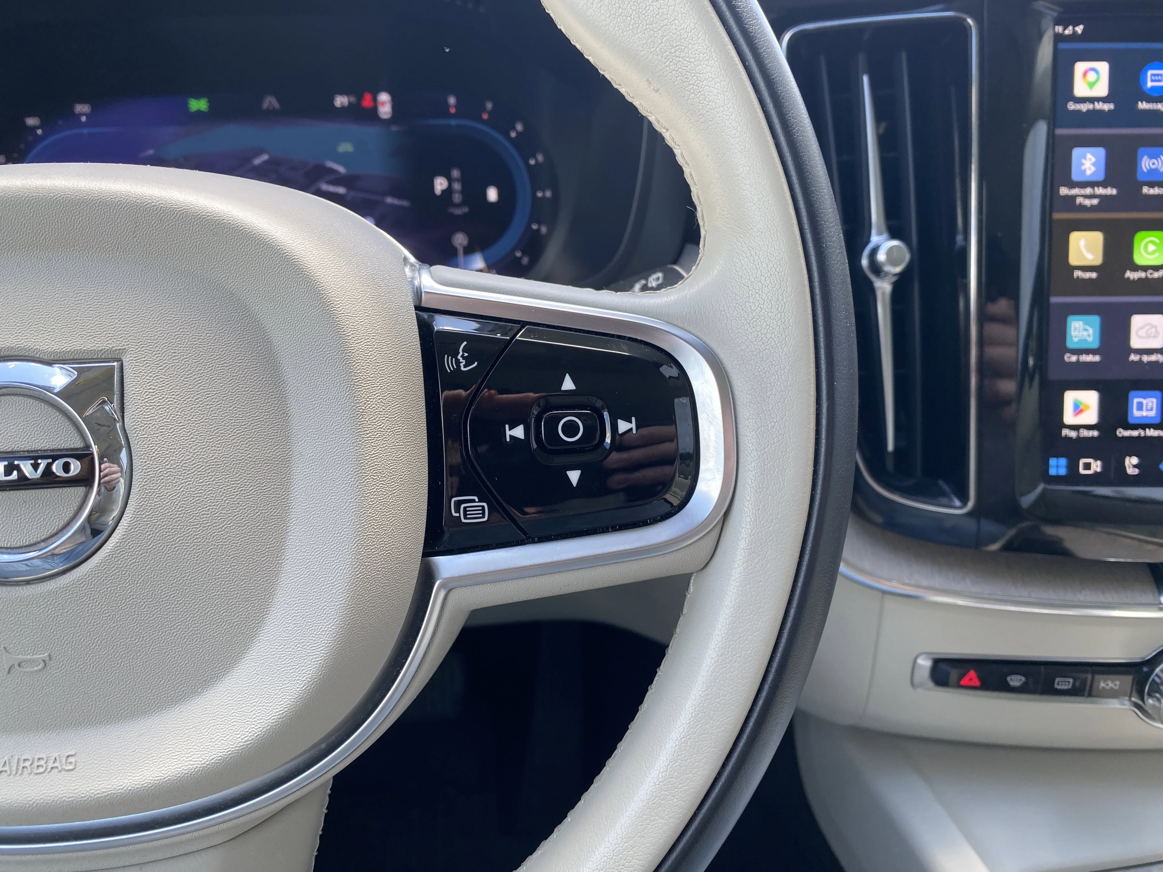 Certified Used 2024 Blue Volvo Plus Dark Theme AWD * 360 CAMERA * PANORAMIC SUNROOF * SAFETY PLUS * image 13