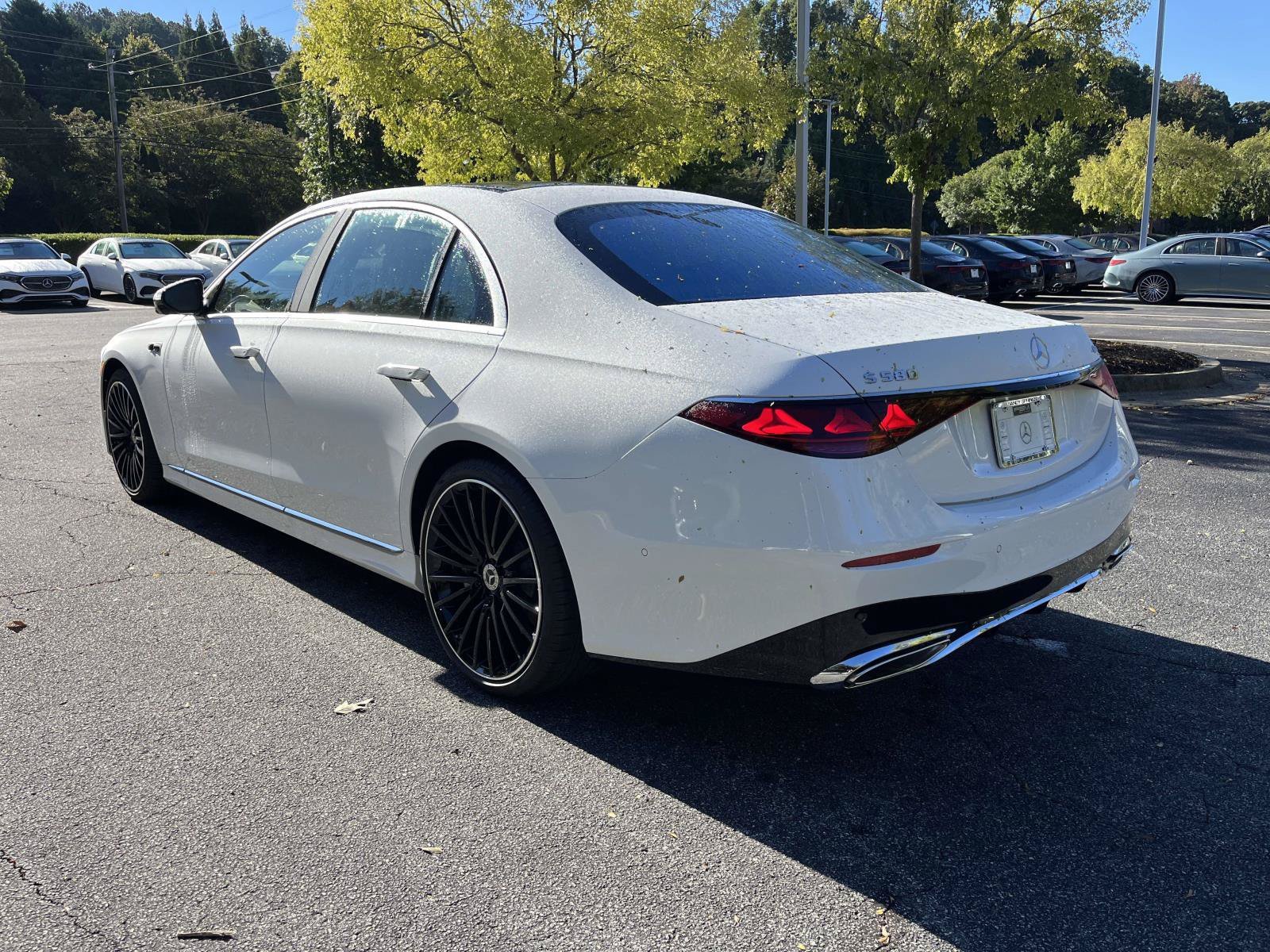New 2027 MANUFAKTUR Moonlight White Metallic Mercedes-Benz S 580 4MATIC® Sedan image 12