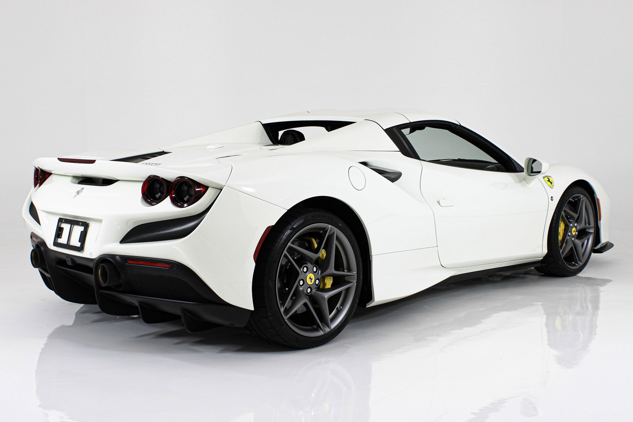 Used 2022 White Ferrari  image 13