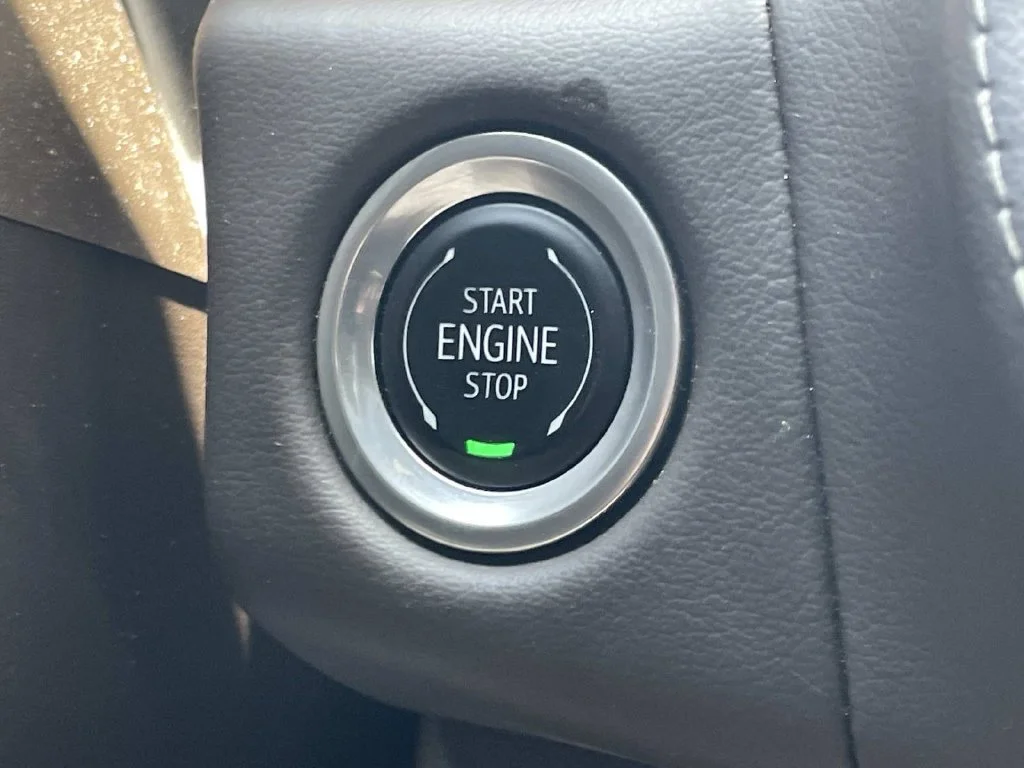Used 2024 Summit White Chevrolet LT image 22