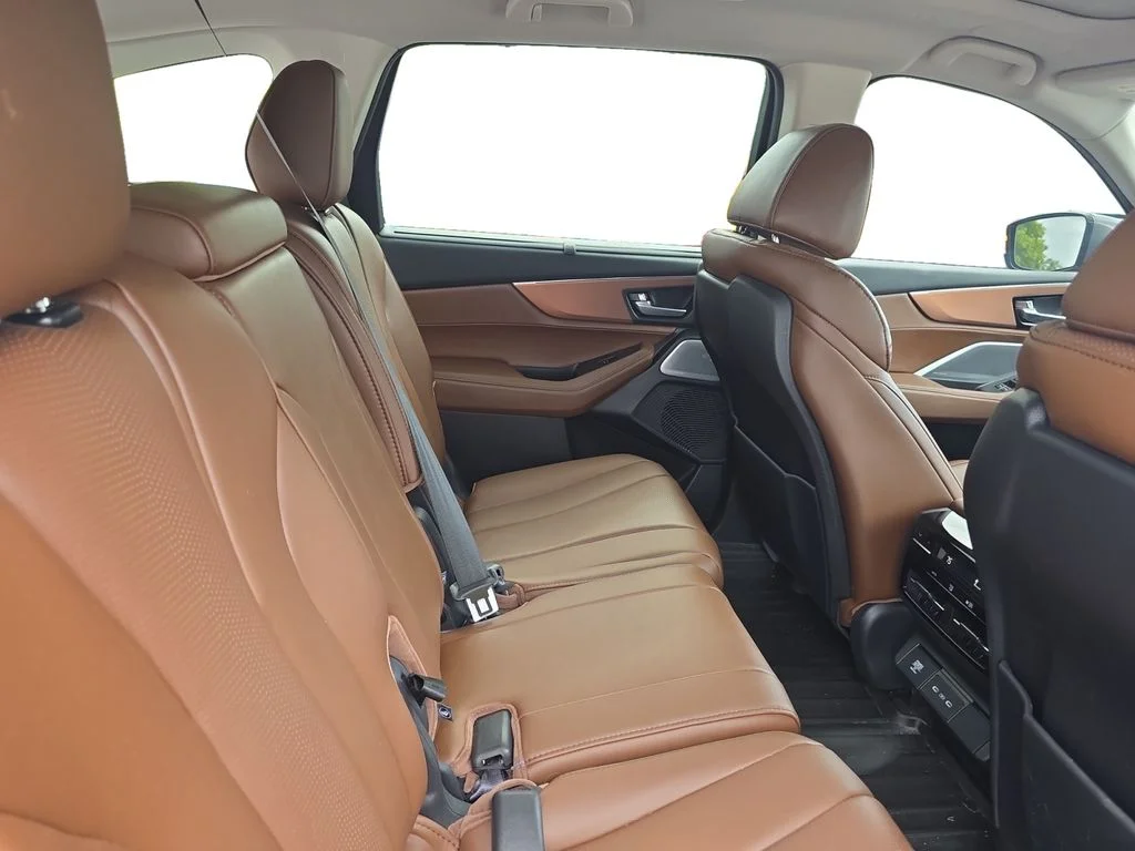 Certified Used 2025 Liquid Carbon Metallic Acura Technology Package image 23