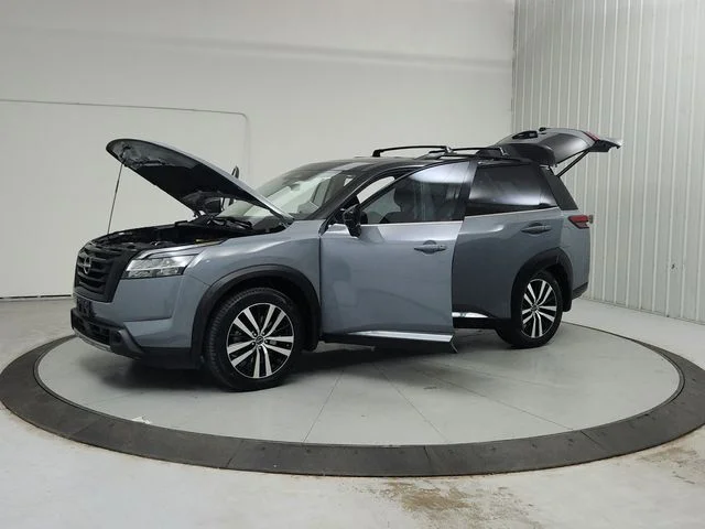 Used 2024 Gray Nissan Platinum image 12