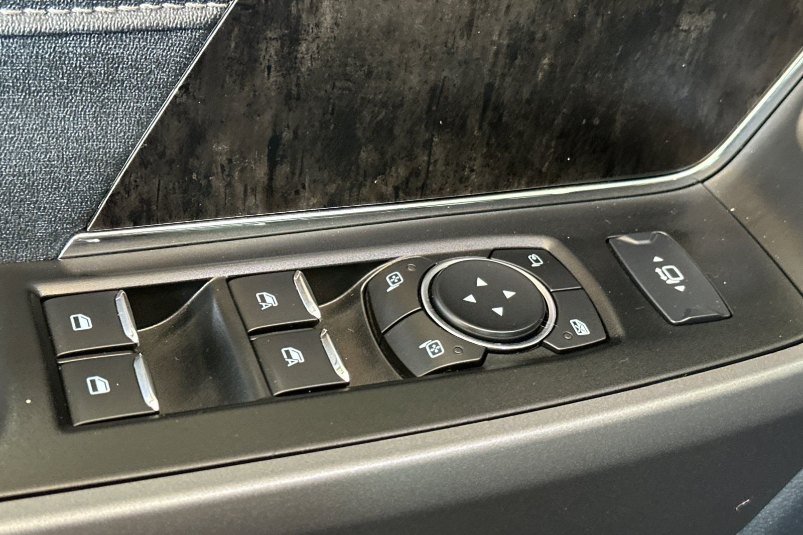 Used 2025 White Ford Lariat image 11