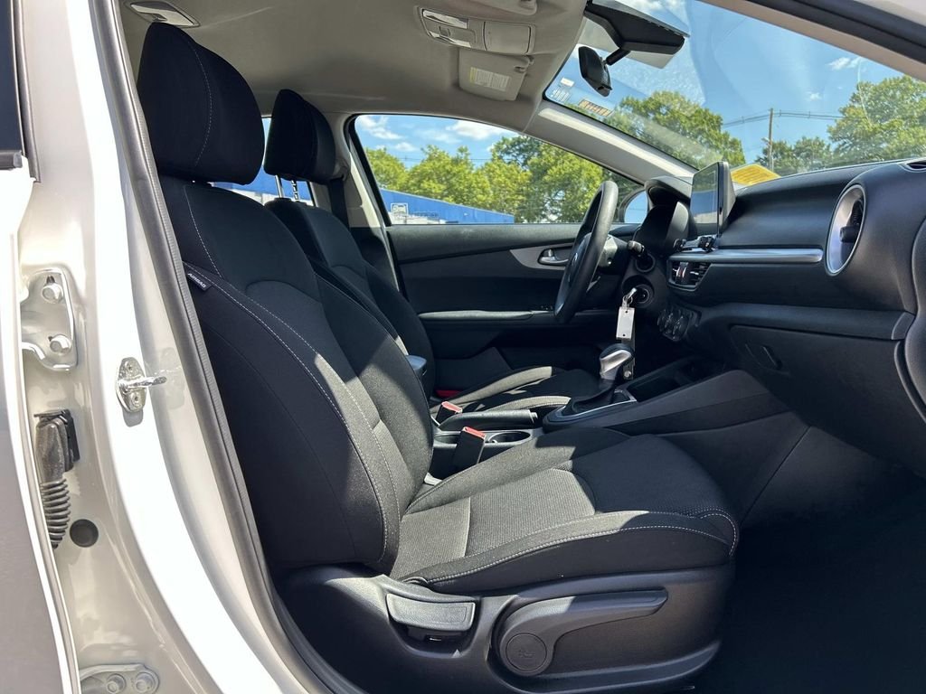 Used 2021 White Kia LXS image 14