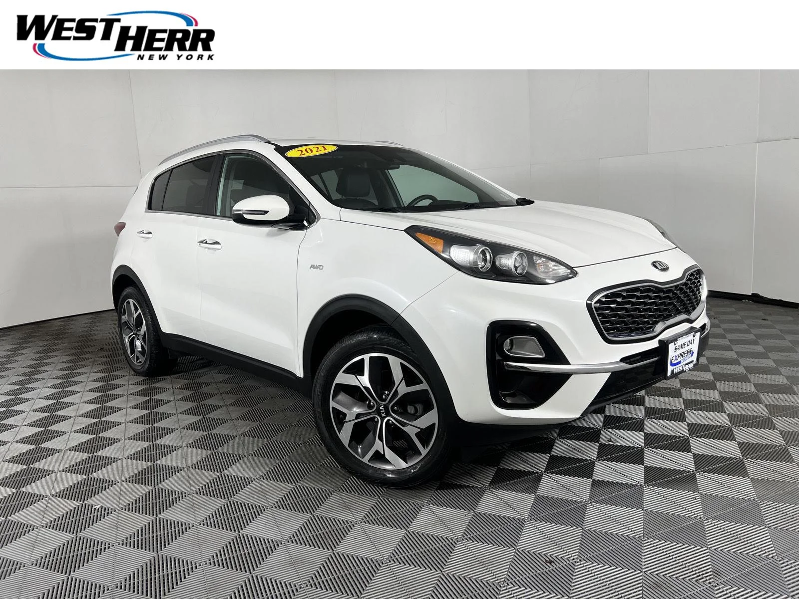 Used 2021 Snow White Pearl Kia EX image 1