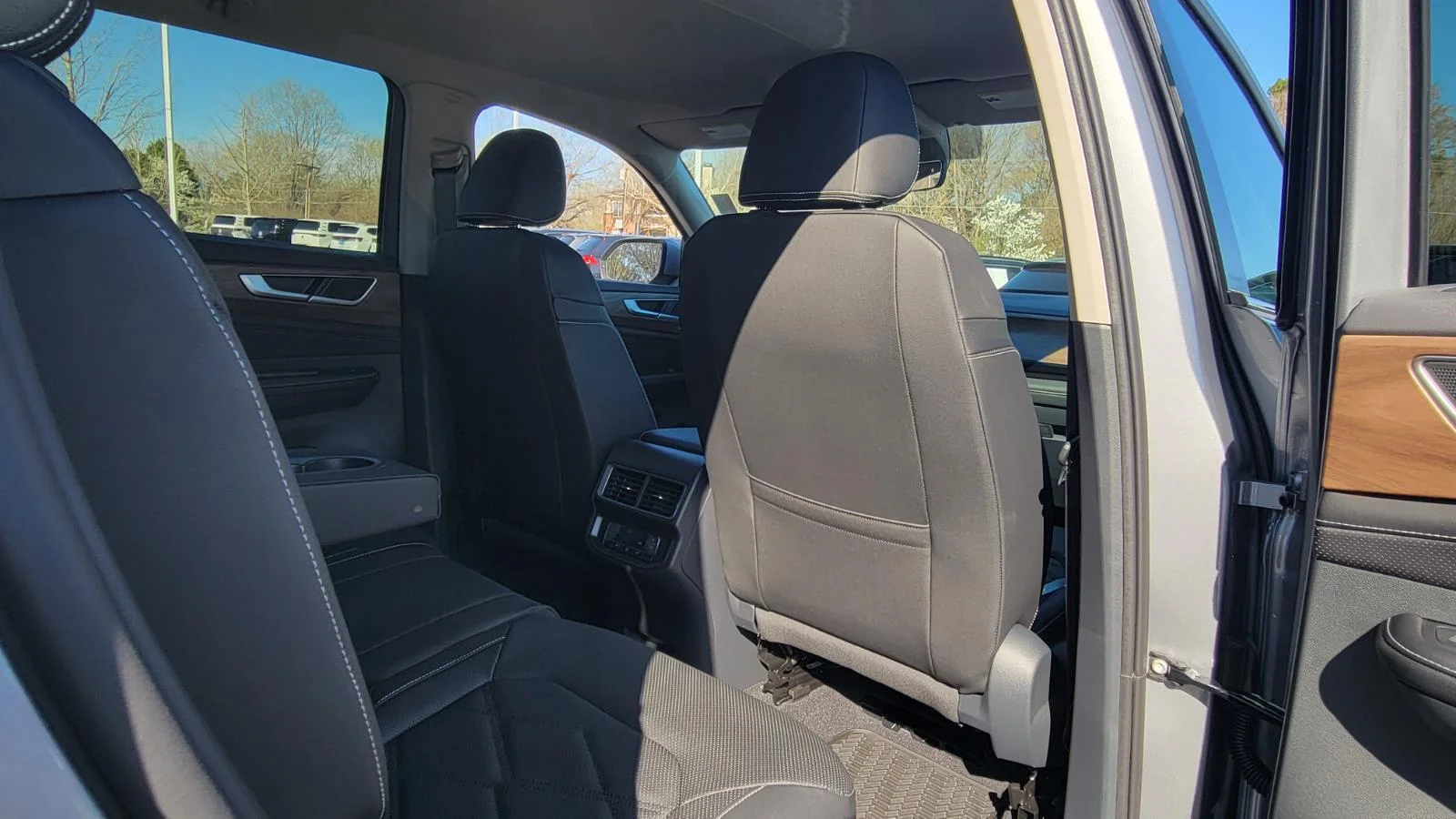 New 2026 Silver Mist Metallic Volkswagen 2.0T SE w/Technology image 42