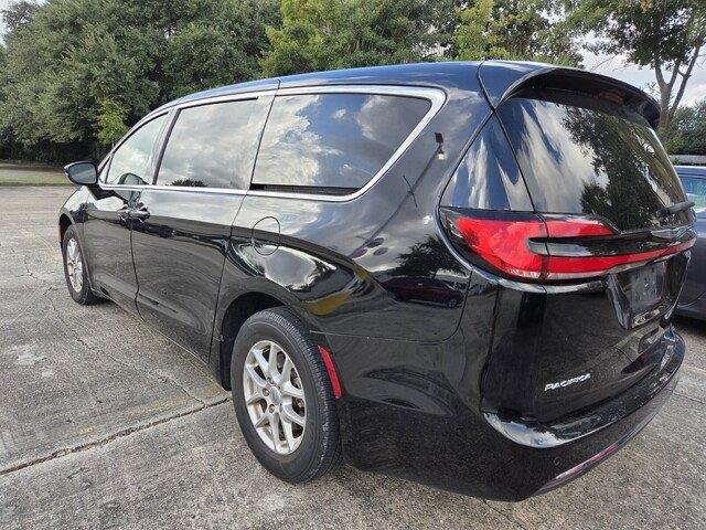 Used 2024 Diamond Black Crystal Pearlcoat Chrysler Touring L image 5