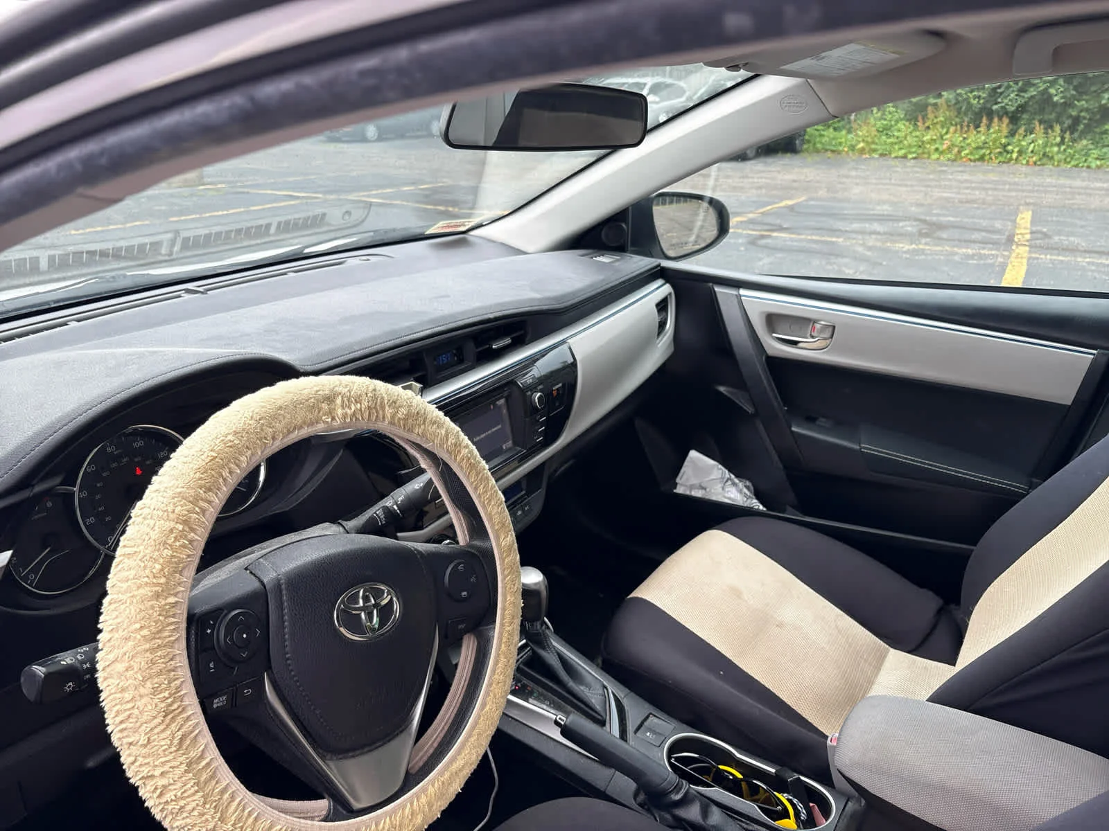 Used 2015 Super White Toyota LE image 7