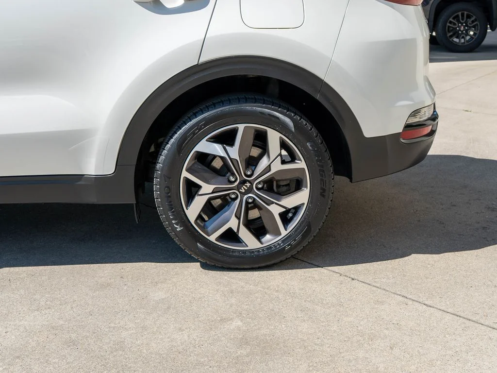 Used 2020 White Kia EX image 31