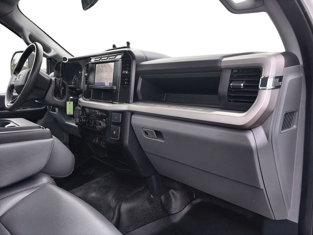 Used 2024  Ford XL image 30