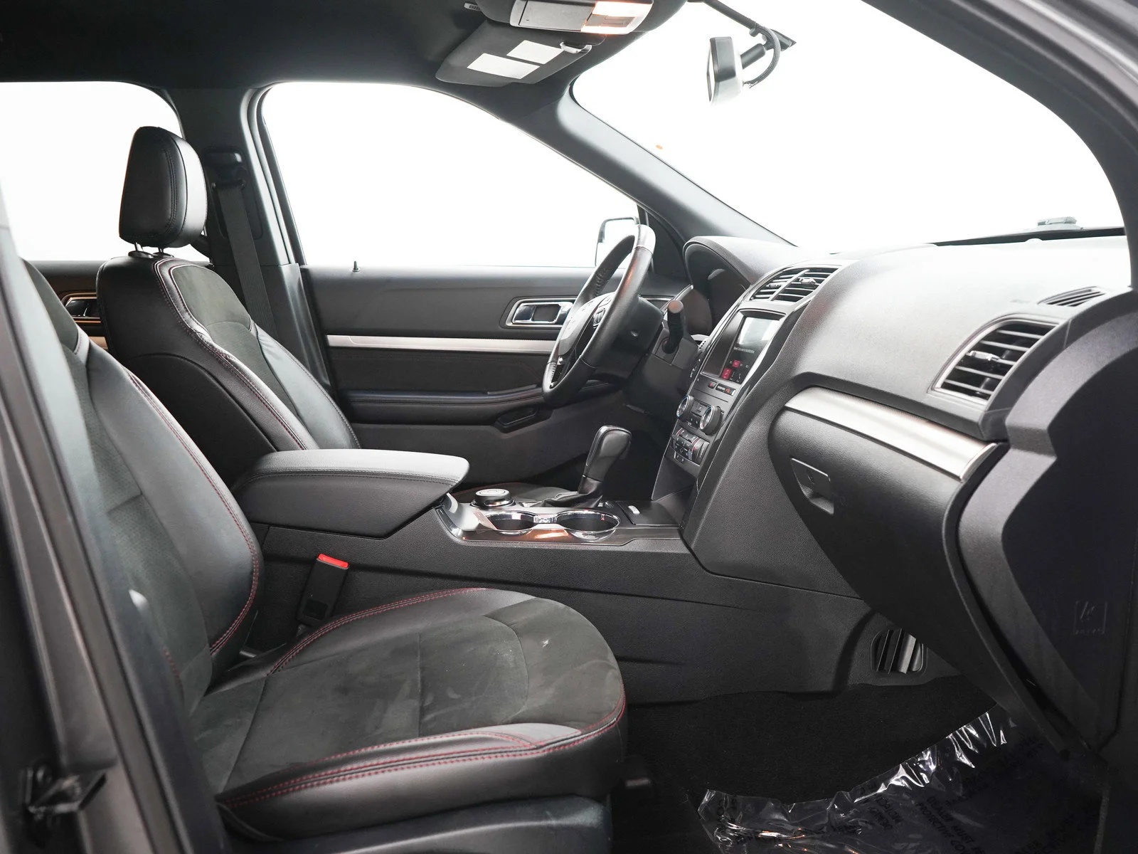 Used 2018 Magnetic Metallic Ford XLT image 10