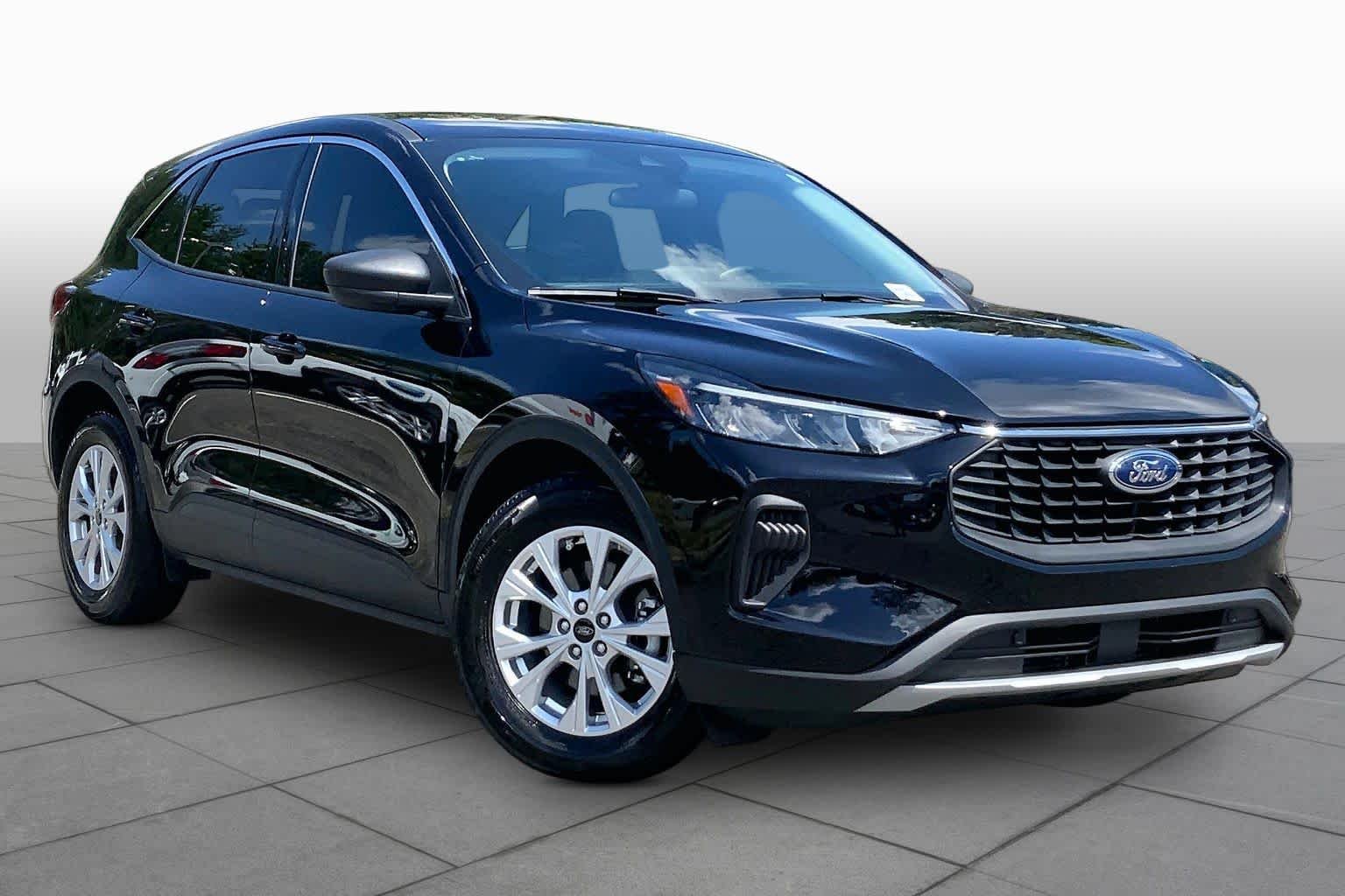 Used 2023 Agate Black Metallic Ford Active image 3