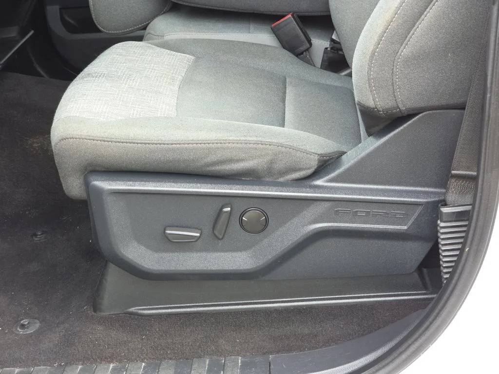 Certified Used 2023 Oxford White Ford XLT image 26