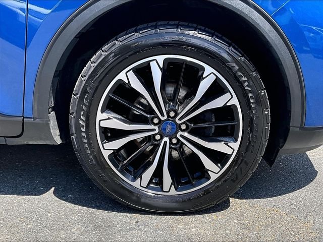 Used 2022 Blue Ford SE image 9