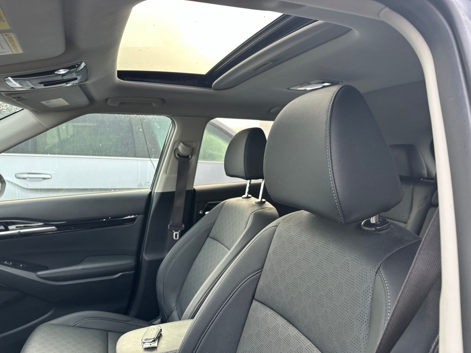 Used 2022 Black Kia EX image 5