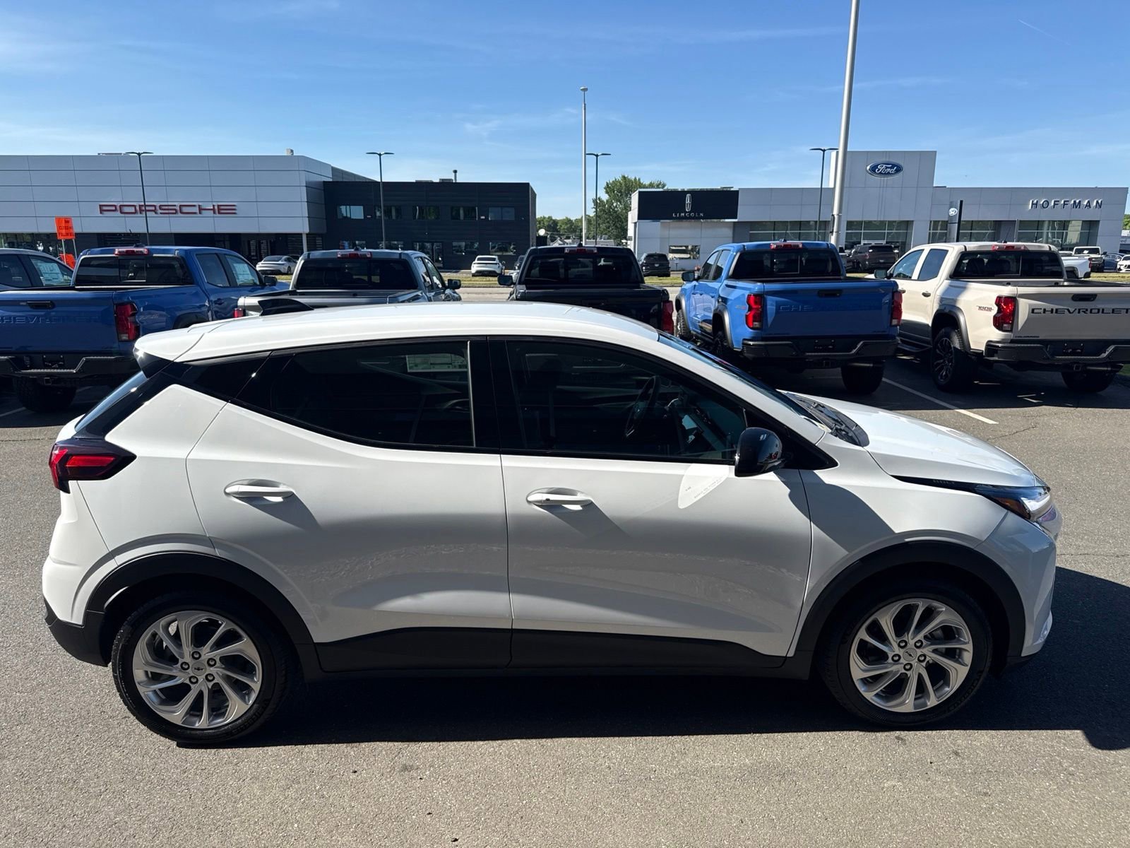 New 2027 Summit White Chevrolet LT image 5