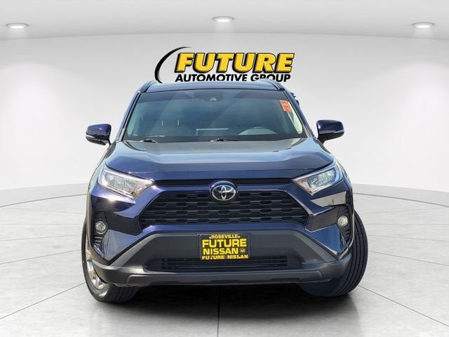 Used 2020  Toyota XLE Premium image 2