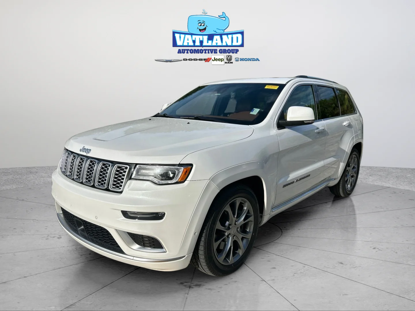 Used 2021 Ivory Jeep Summit image 1