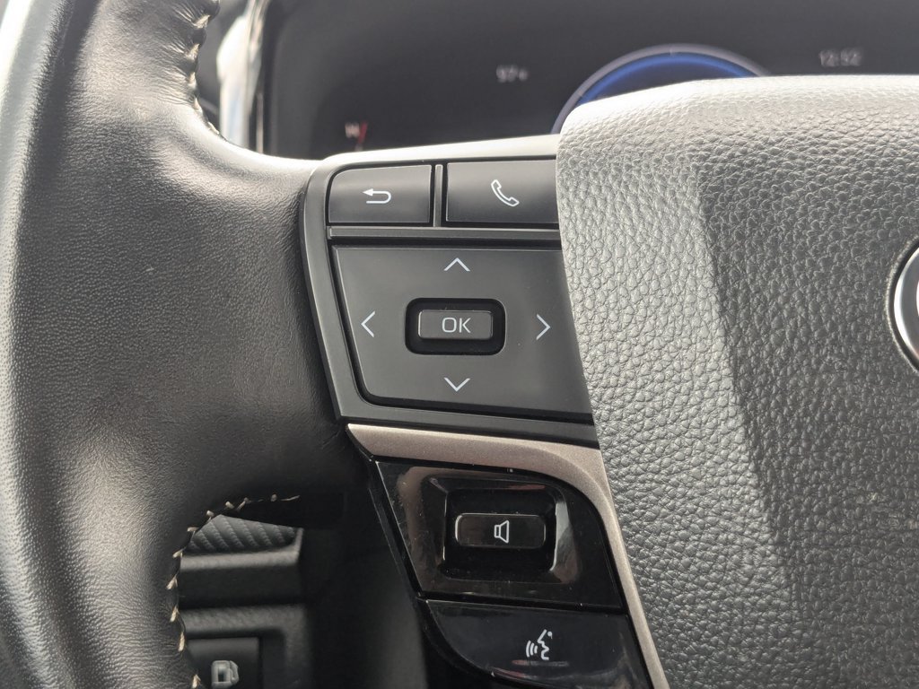 Used 2025  Toyota SE image 22
