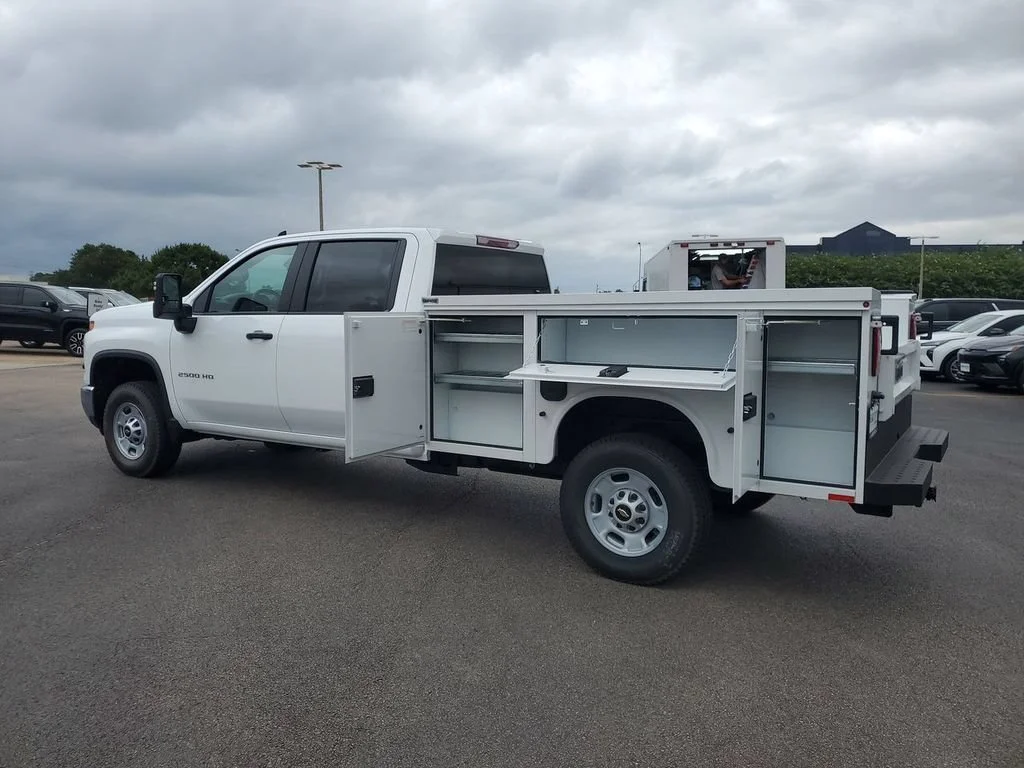 New 2026 Summit White Chevrolet WT image 18