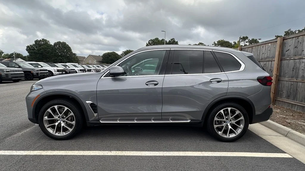 Used 2024 Skyscraper Gray Metallic BMW sDrive40i image 9