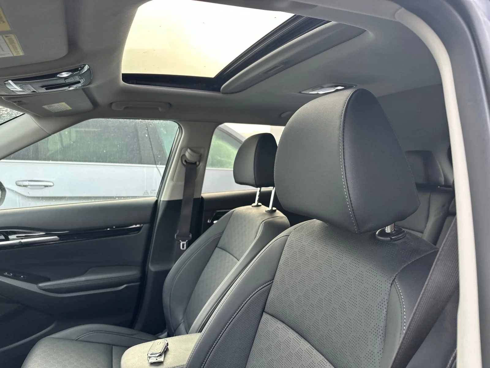 Used 2022 Black Kia EX image 5