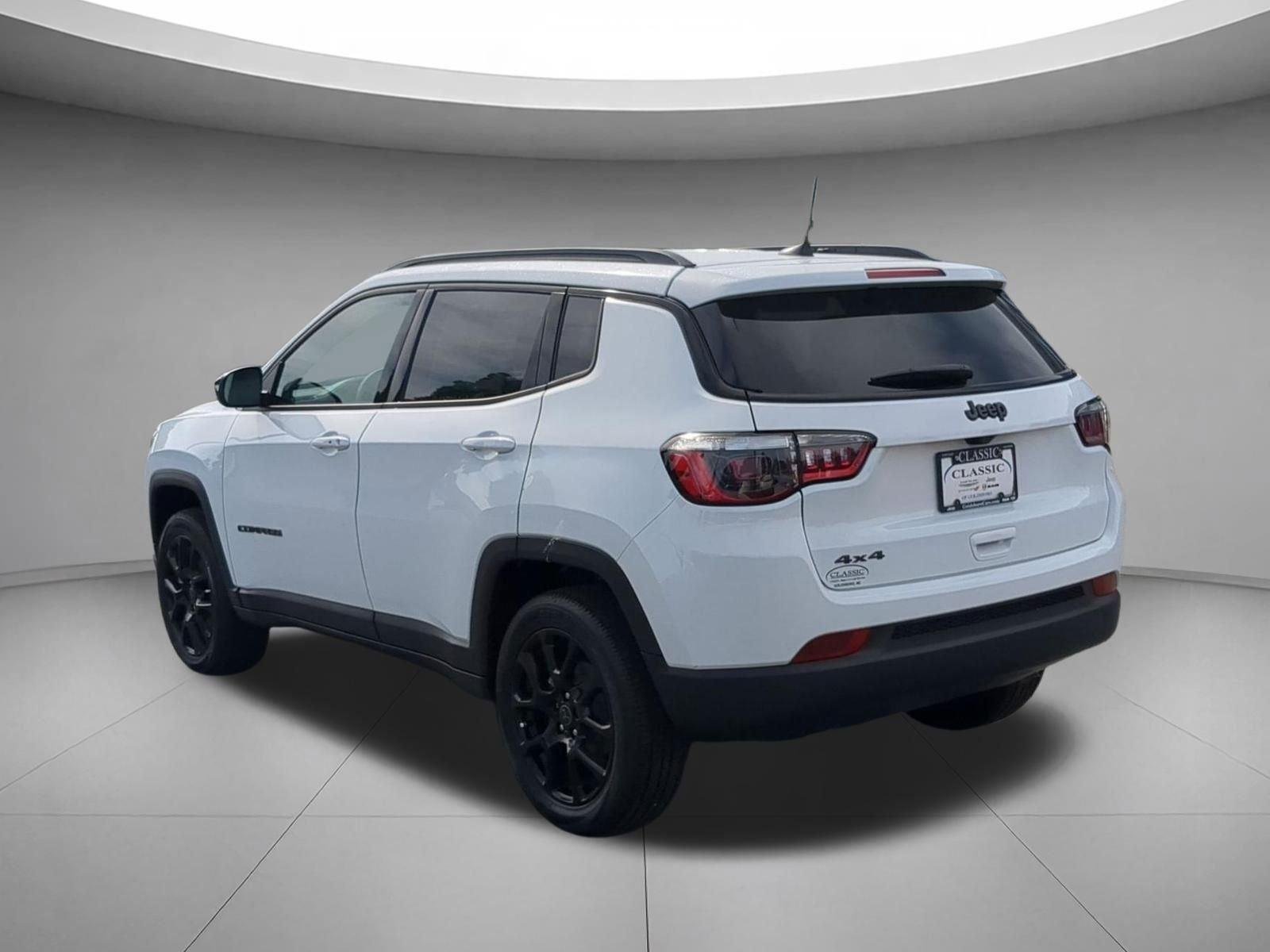 New 2026 Bright White Clear-Coat Exterior Paint Jeep Latitude Altitude image 3