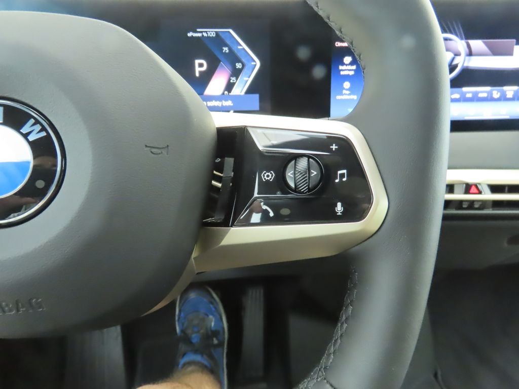 2026 BMW iX 60 - Photo 13
