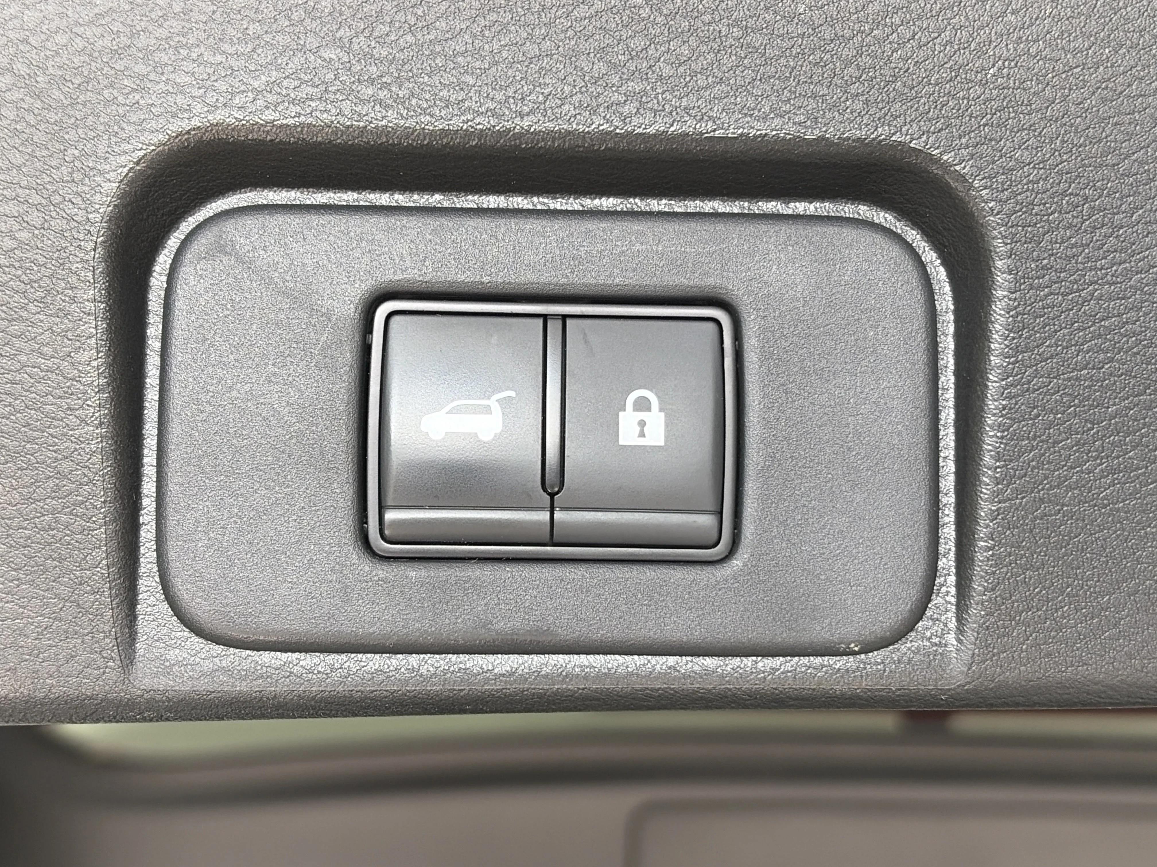 Used 2024 Everest White Pearl Nissan SV image 16