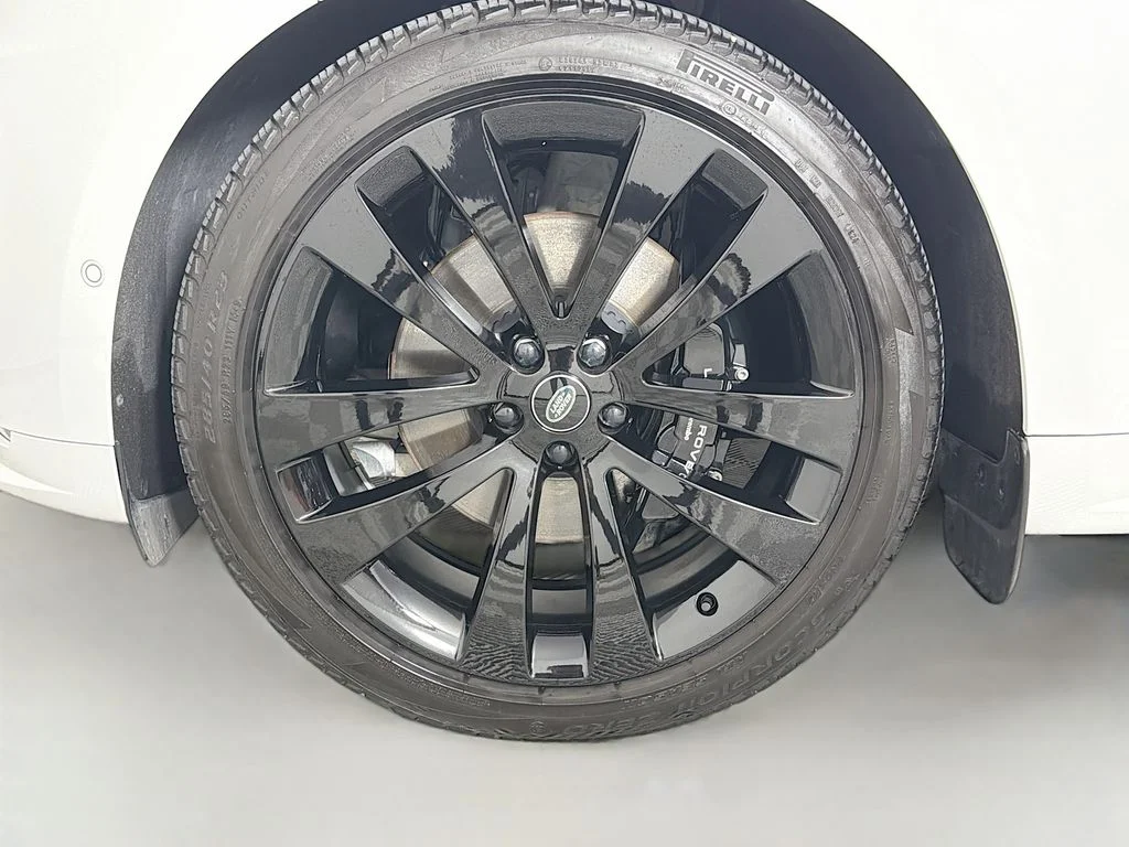 Certified Used 2024 White Land Rover Dynamic SE image 34