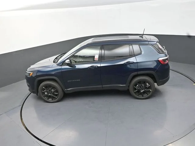 New 2026 Fathom Blue Pearl-Coat Exterior Paint Jeep Latitude image 15