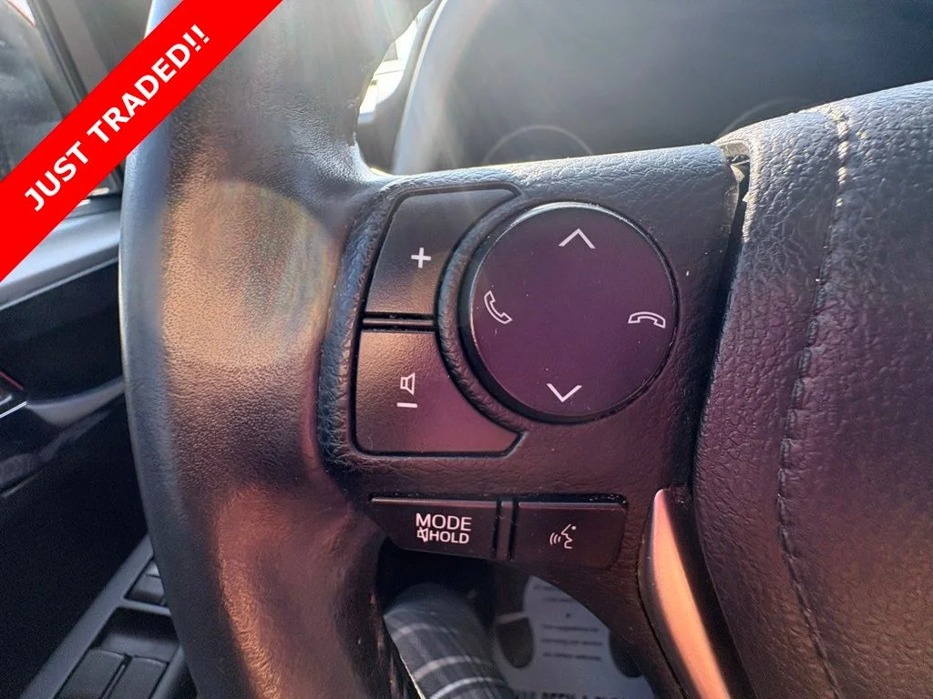 Used 2018 Red Toyota XLE image 22