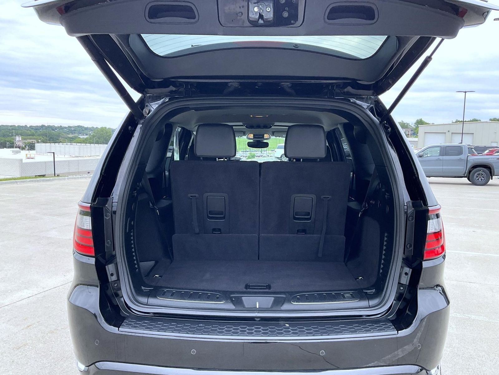 Used 2017 Black Dodge Citadel image 9