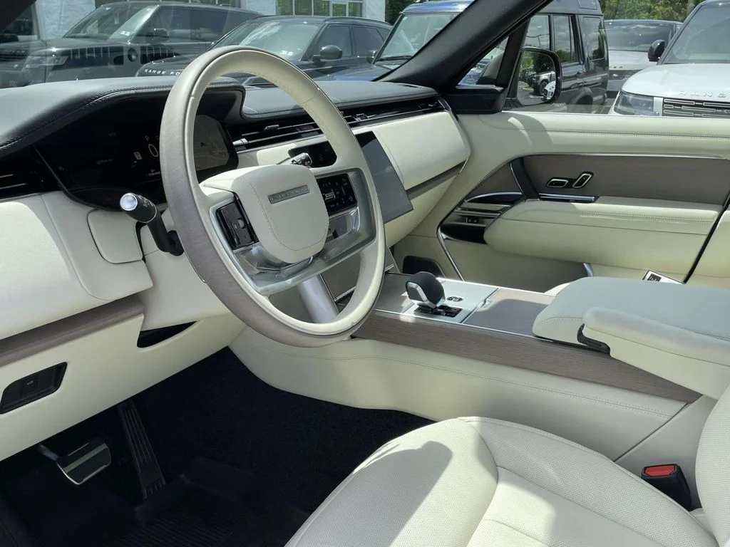 New 2026 Ostuni Pearl White Land Rover Autobiography image 14