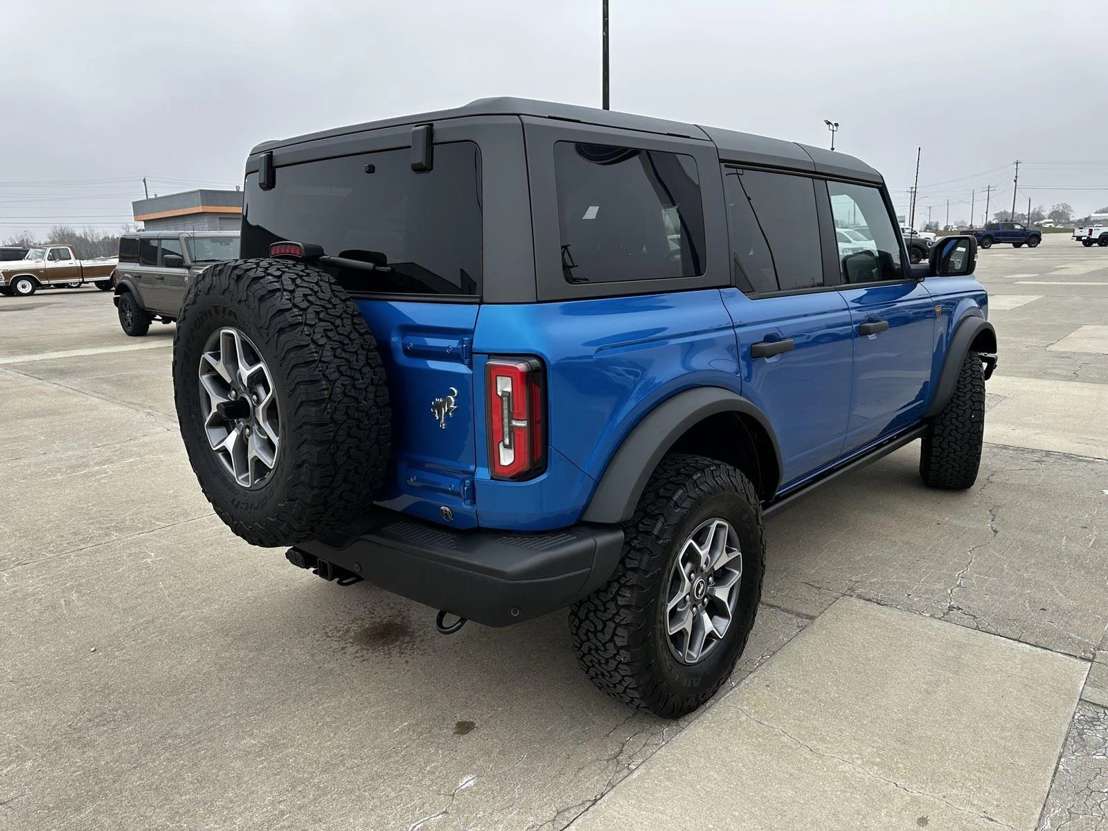 New 2025 Velocity Blue Metallic Ford Badlands® image 10