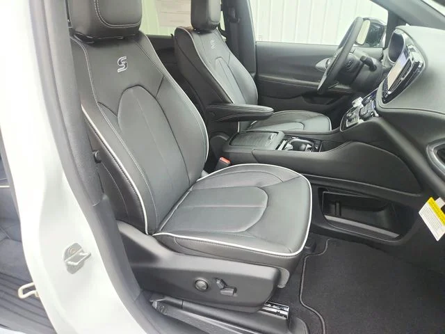 2026 Chrysler Pacifica Limited - Photo 32