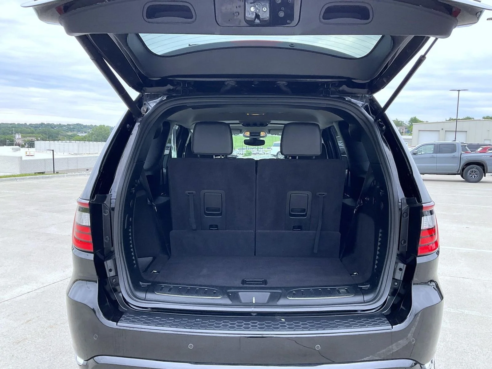 Used 2017 Black Dodge Citadel image 9