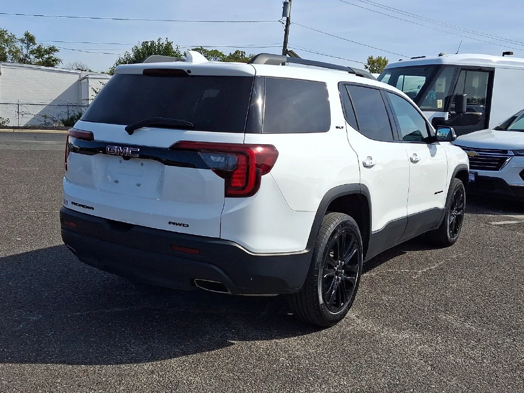 Used 2023 SUMMIT WHITE GMC SLT image 11