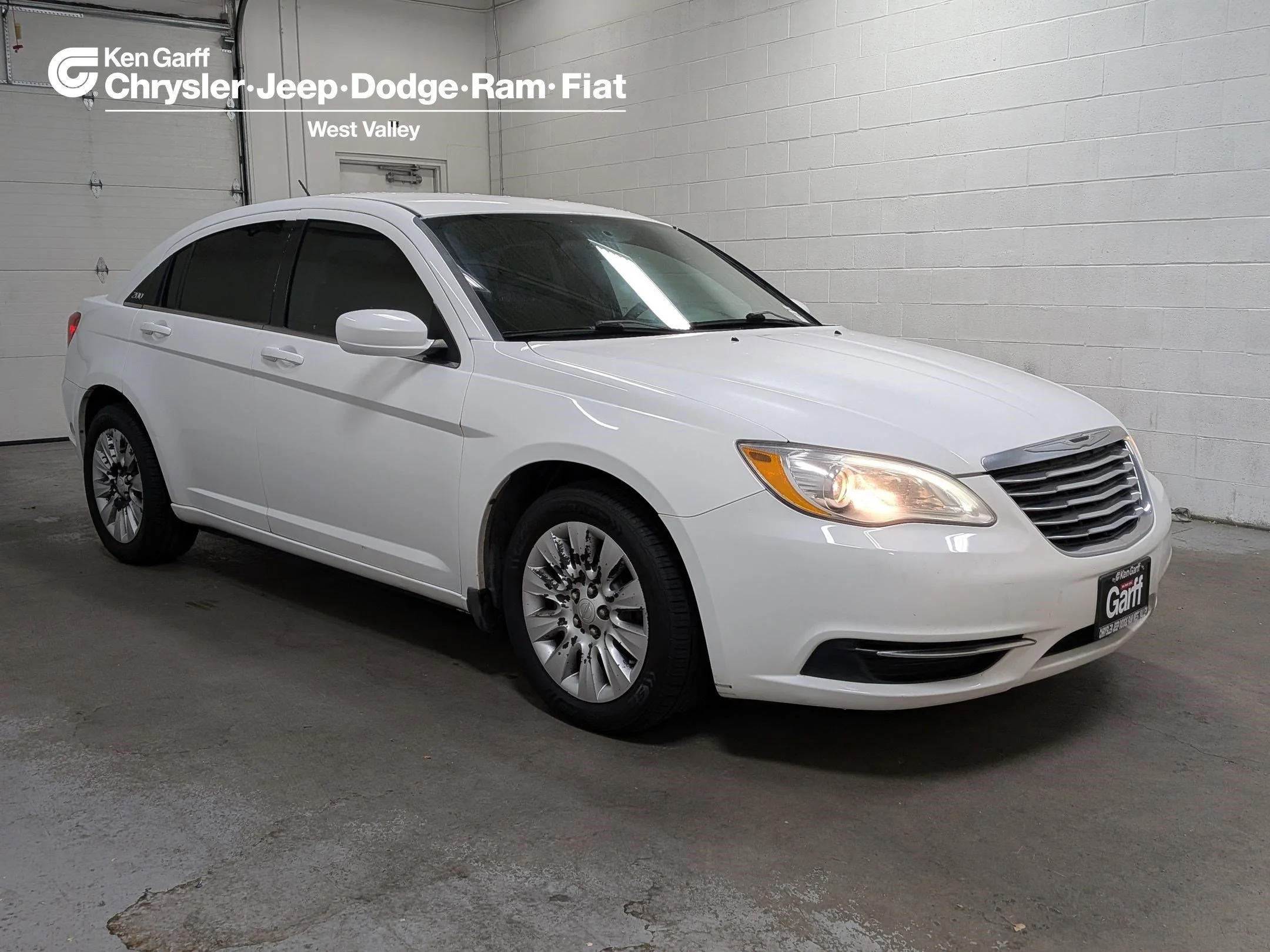 2014 Chrysler 200 LX's photo