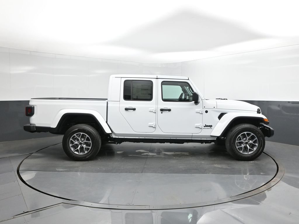 New 2025 Bright White Clear-Coat Exterior Paint Jeep Sport S image 17