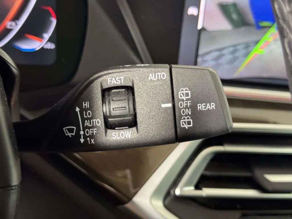Used 2022 Black BMW xDrive40i image 24