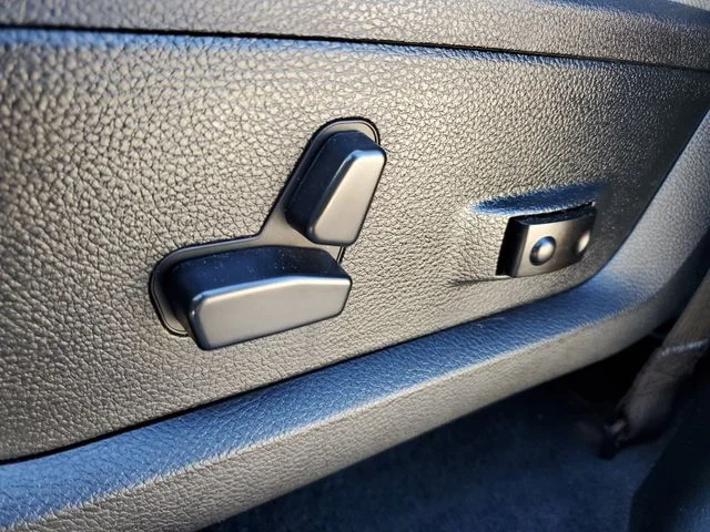 Used 2017 Silver Ram Big Horn image 19