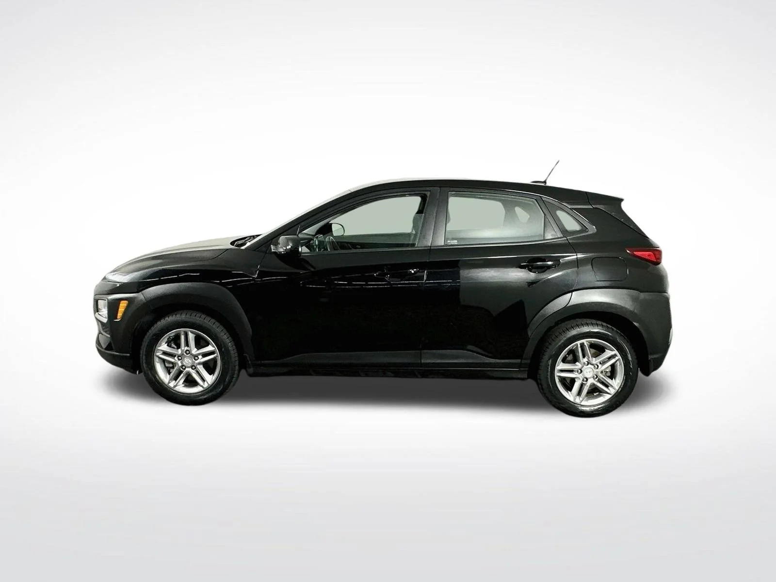 Used 2019 Black Hyundai SE image 5