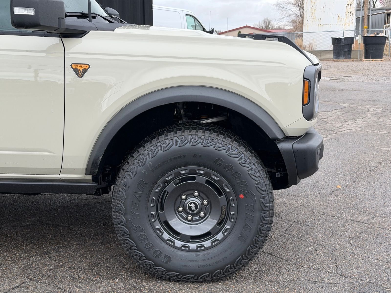 View vehicle photo 4